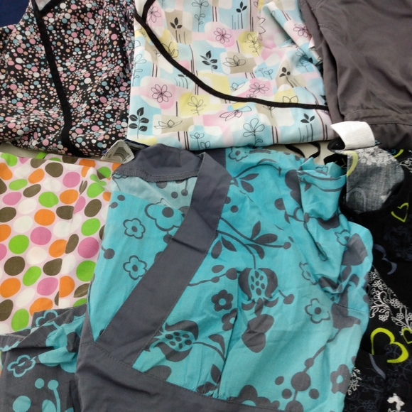 Scrubs $3 each piece all different brands - Picture 8 of 16